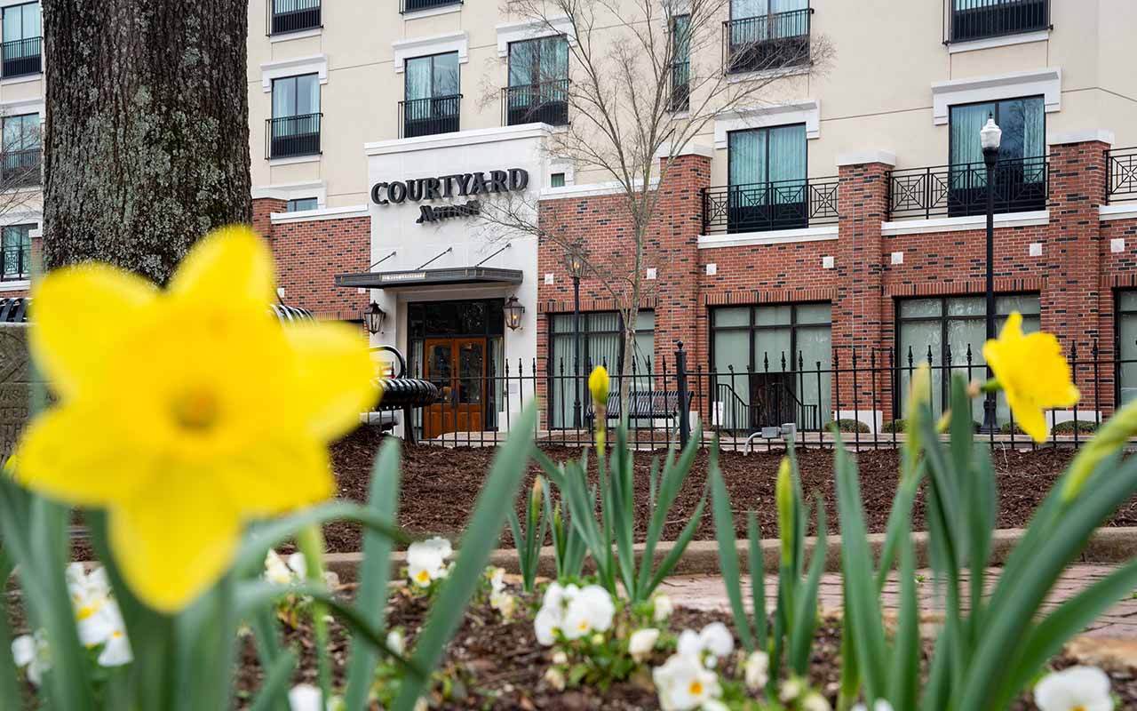 courtyard-marriott-flower-visit-lagrange